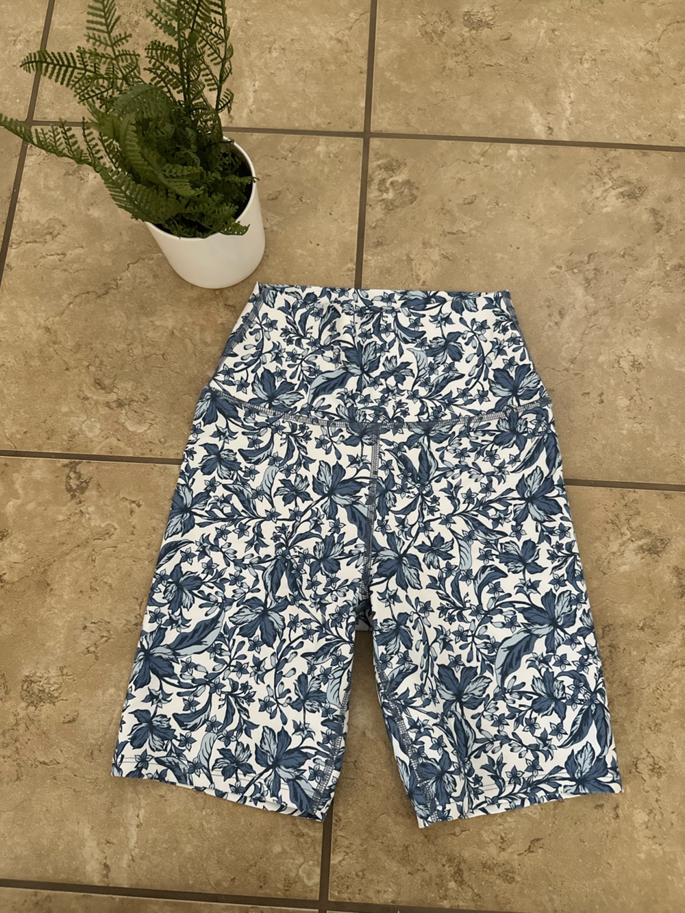 SAGE FLORAL BIKER SHORTS